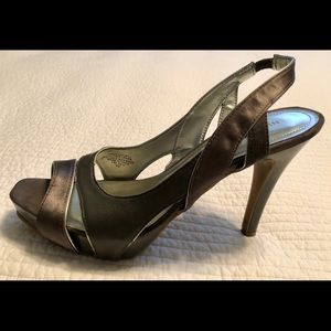 Nine West silver/gray platform heels 9M